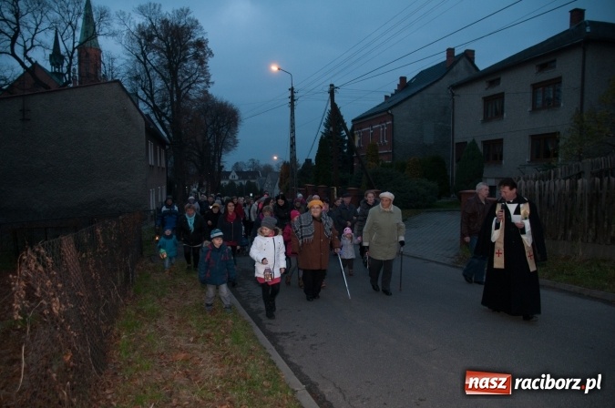 Zdjęcie w galerii na portalu naszraciborz.pl: Tak w Markowicach się zdarza i znów pewnie zdarzy - święty Marcin przejechał od ołtarza do straży wiadomości z regionu