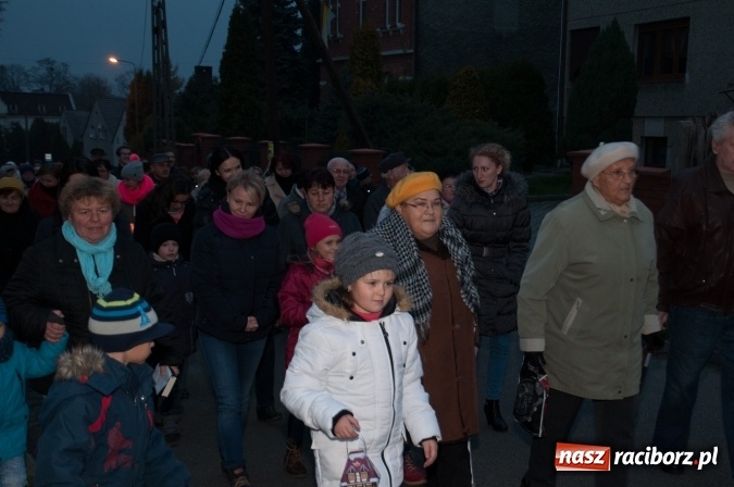 Zdjęcie w galerii na portalu naszraciborz.pl: Tak w Markowicach się zdarza i znów pewnie zdarzy - święty Marcin przejechał od ołtarza do straży wiadomości z regionu