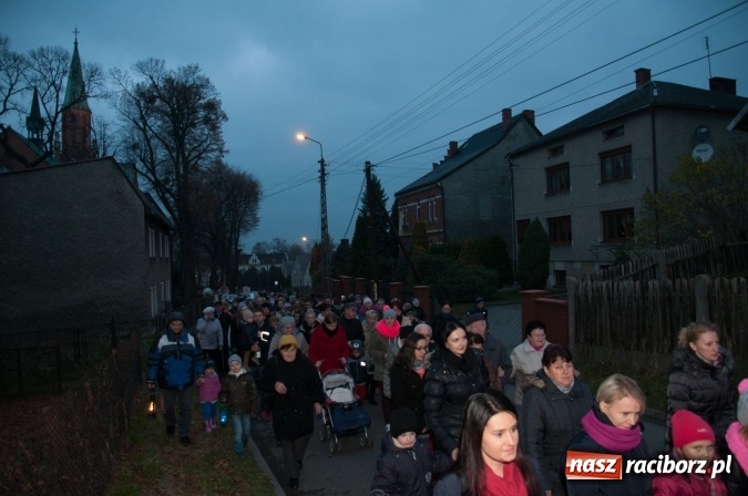Zdjęcie w galerii na portalu naszraciborz.pl: Tak w Markowicach się zdarza i znów pewnie zdarzy - święty Marcin przejechał od ołtarza do straży wiadomości z regionu