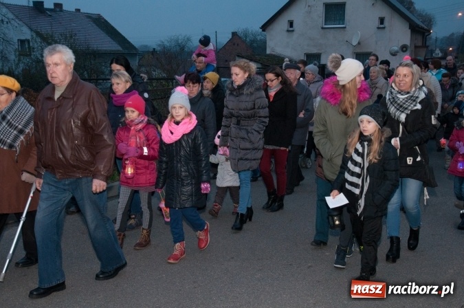 Zdjęcie w galerii na portalu naszraciborz.pl: Tak w Markowicach się zdarza i znów pewnie zdarzy - święty Marcin przejechał od ołtarza do straży wiadomości z regionu