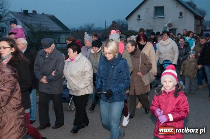 Zdjęcie w galerii na portalu naszraciborz.pl: Tak w Markowicach się zdarza i znów pewnie zdarzy - święty Marcin przejechał od ołtarza do straży wiadomości z regionu