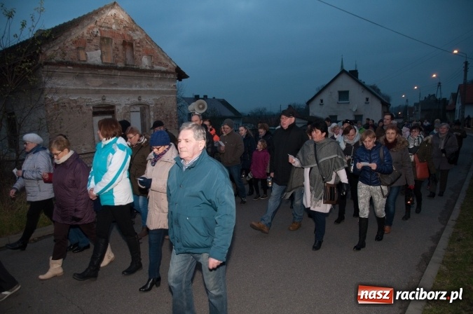 Zdjęcie w galerii na portalu naszraciborz.pl: Tak w Markowicach się zdarza i znów pewnie zdarzy - święty Marcin przejechał od ołtarza do straży wiadomości z regionu