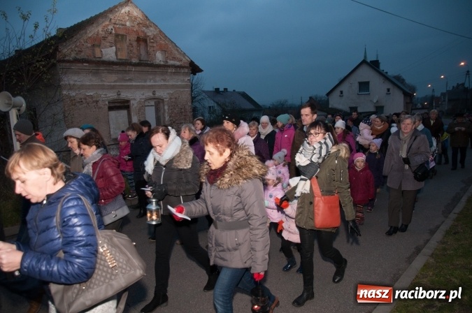Zdjęcie w galerii na portalu naszraciborz.pl: Tak w Markowicach się zdarza i znów pewnie zdarzy - święty Marcin przejechał od ołtarza do straży wiadomości z regionu