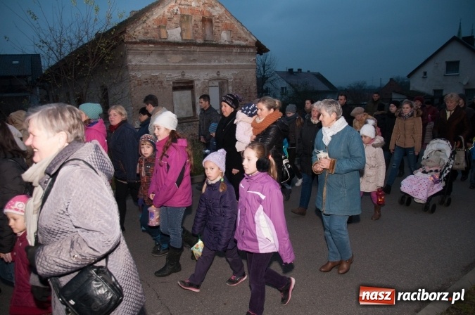 Zdjęcie w galerii na portalu naszraciborz.pl: Tak w Markowicach się zdarza i znów pewnie zdarzy - święty Marcin przejechał od ołtarza do straży wiadomości z regionu