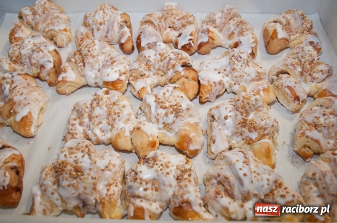 Zdjęcie w galerii na portalu naszraciborz.pl: Tak w Markowicach się zdarza i znów pewnie zdarzy - święty Marcin przejechał od ołtarza do straży wiadomości z regionu