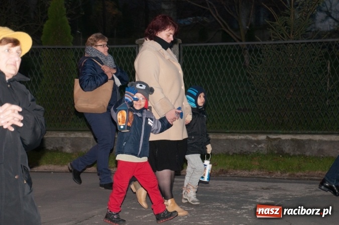 Zdjęcie w galerii na portalu naszraciborz.pl: Tak w Markowicach się zdarza i znów pewnie zdarzy - święty Marcin przejechał od ołtarza do straży wiadomości z regionu