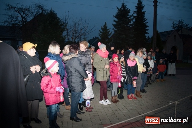 Zdjęcie w galerii na portalu naszraciborz.pl: Tak w Markowicach się zdarza i znów pewnie zdarzy - święty Marcin przejechał od ołtarza do straży wiadomości z regionu