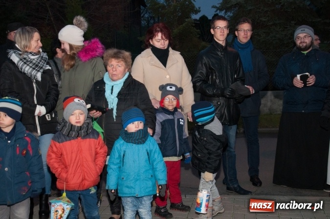 Zdjęcie w galerii na portalu naszraciborz.pl: Tak w Markowicach się zdarza i znów pewnie zdarzy - święty Marcin przejechał od ołtarza do straży wiadomości z regionu