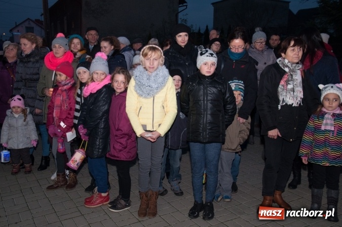 Zdjęcie w galerii na portalu naszraciborz.pl: Tak w Markowicach się zdarza i znów pewnie zdarzy - święty Marcin przejechał od ołtarza do straży wiadomości z regionu