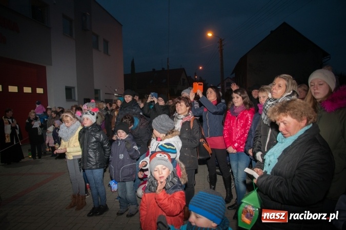 Zdjęcie w galerii na portalu naszraciborz.pl: Tak w Markowicach się zdarza i znów pewnie zdarzy - święty Marcin przejechał od ołtarza do straży wiadomości z regionu