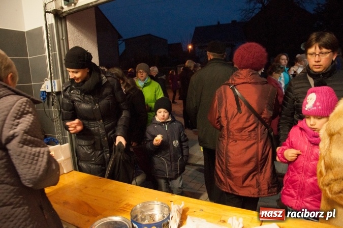 Zdjęcie w galerii na portalu naszraciborz.pl: Tak w Markowicach się zdarza i znów pewnie zdarzy - święty Marcin przejechał od ołtarza do straży wiadomości z regionu
