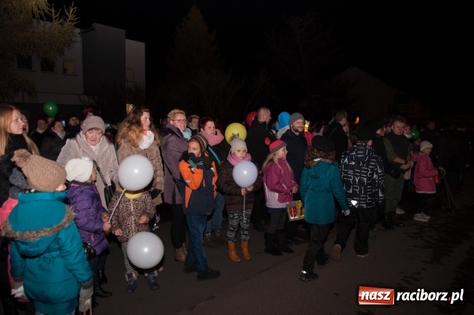 Zdjęcie w galerii na portalu naszraciborz.pl: Msza, kolorowy korowód i rodzinny festyn - huczne obchody św. Marcina w Kuźni Raciborskiej wiadomości z regionu