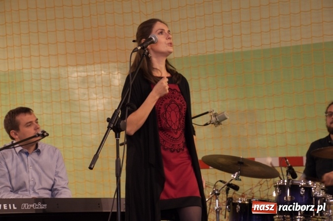 Zdjęcie w galerii na portalu naszraciborz.pl: Msza, kolorowy korowód i rodzinny festyn - huczne obchody św. Marcina w Kuźni Raciborskiej wiadomości z regionu