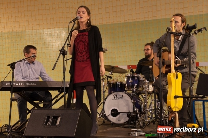 Zdjęcie w galerii na portalu naszraciborz.pl: Msza, kolorowy korowód i rodzinny festyn - huczne obchody św. Marcina w Kuźni Raciborskiej wiadomości z regionu