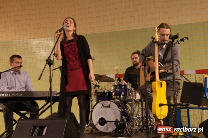 Zdjęcie w galerii na portalu naszraciborz.pl: Msza, kolorowy korowód i rodzinny festyn - huczne obchody św. Marcina w Kuźni Raciborskiej wiadomości z regionu