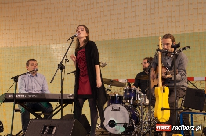 Zdjęcie w galerii na portalu naszraciborz.pl: Msza, kolorowy korowód i rodzinny festyn - huczne obchody św. Marcina w Kuźni Raciborskiej wiadomości z regionu