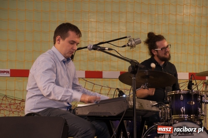 Zdjęcie w galerii na portalu naszraciborz.pl: Msza, kolorowy korowód i rodzinny festyn - huczne obchody św. Marcina w Kuźni Raciborskiej wiadomości z regionu