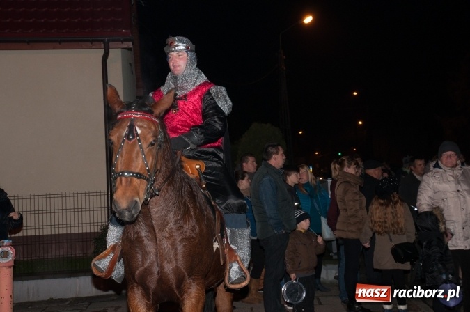 Zdjęcie w galerii na portalu naszraciborz.pl: Msza, kolorowy korowód i rodzinny festyn - huczne obchody św. Marcina w Kuźni Raciborskiej wiadomości z regionu