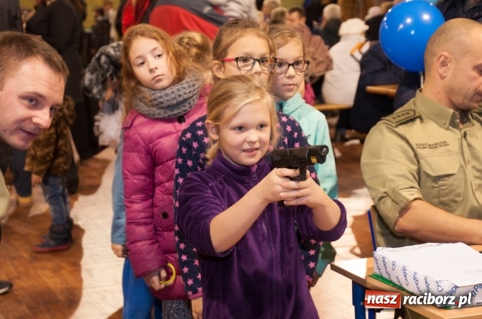 Zdjęcie w galerii na portalu naszraciborz.pl: Msza, kolorowy korowód i rodzinny festyn - huczne obchody św. Marcina w Kuźni Raciborskiej wiadomości z regionu