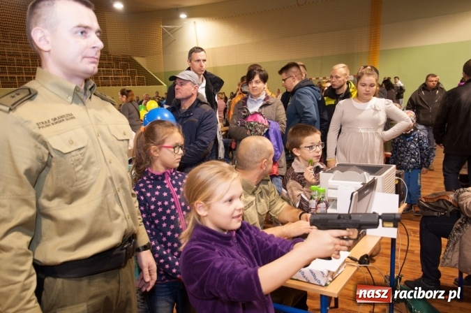 Zdjęcie w galerii na portalu naszraciborz.pl: Msza, kolorowy korowód i rodzinny festyn - huczne obchody św. Marcina w Kuźni Raciborskiej wiadomości z regionu