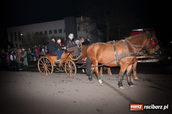 Zdjęcie w galerii na portalu naszraciborz.pl: Msza, kolorowy korowód i rodzinny festyn - huczne obchody św. Marcina w Kuźni Raciborskiej wiadomości z regionu