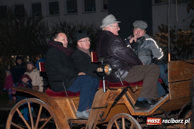 Zdjęcie w galerii na portalu naszraciborz.pl: Msza, kolorowy korowód i rodzinny festyn - huczne obchody św. Marcina w Kuźni Raciborskiej wiadomości z regionu