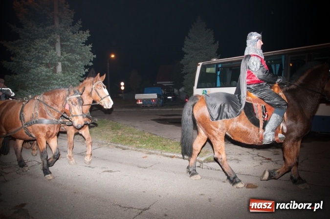 Zdjęcie w galerii na portalu naszraciborz.pl: Msza, kolorowy korowód i rodzinny festyn - huczne obchody św. Marcina w Kuźni Raciborskiej wiadomości z regionu