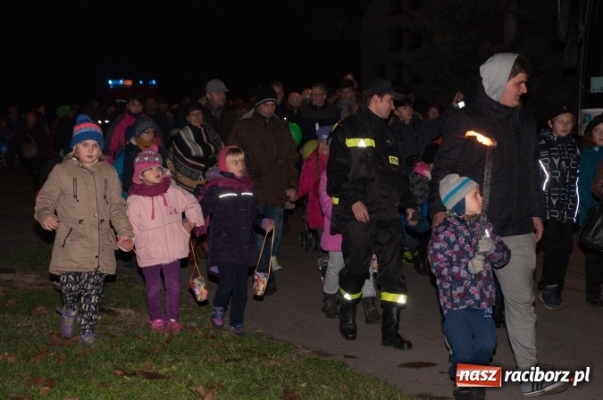 Zdjęcie w galerii na portalu naszraciborz.pl: Msza, kolorowy korowód i rodzinny festyn - huczne obchody św. Marcina w Kuźni Raciborskiej wiadomości z regionu