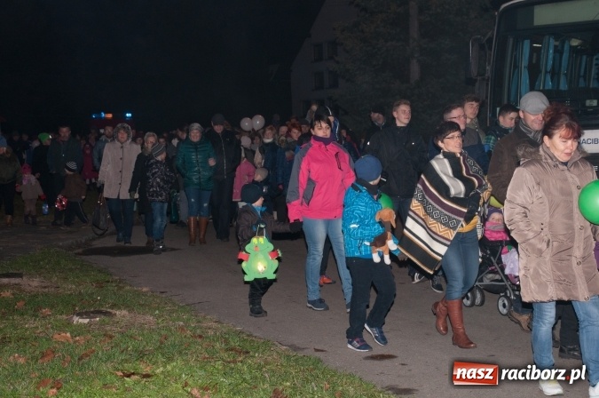 Zdjęcie w galerii na portalu naszraciborz.pl: Msza, kolorowy korowód i rodzinny festyn - huczne obchody św. Marcina w Kuźni Raciborskiej wiadomości z regionu