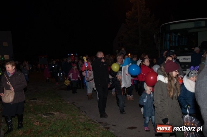 Zdjęcie w galerii na portalu naszraciborz.pl: Msza, kolorowy korowód i rodzinny festyn - huczne obchody św. Marcina w Kuźni Raciborskiej wiadomości z regionu