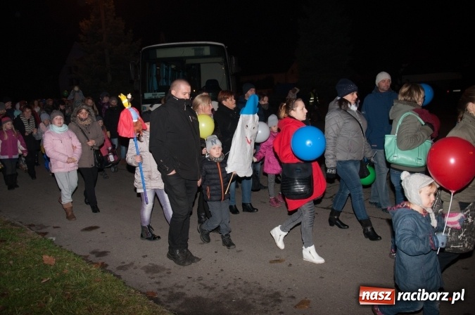 Zdjęcie w galerii na portalu naszraciborz.pl: Msza, kolorowy korowód i rodzinny festyn - huczne obchody św. Marcina w Kuźni Raciborskiej wiadomości z regionu