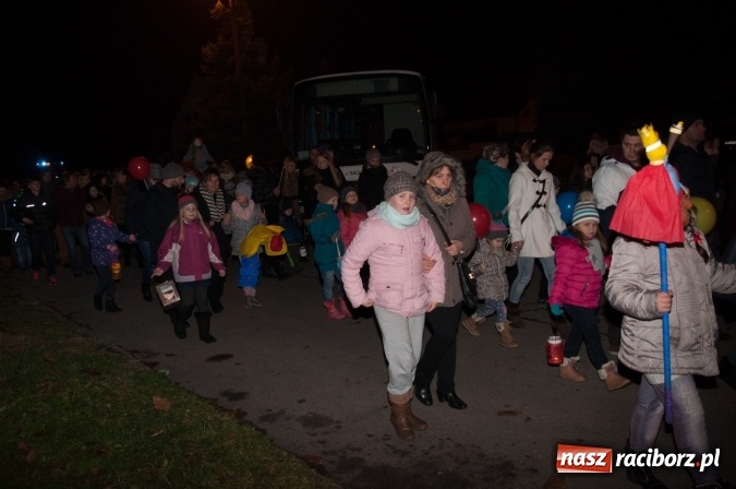 Zdjęcie w galerii na portalu naszraciborz.pl: Msza, kolorowy korowód i rodzinny festyn - huczne obchody św. Marcina w Kuźni Raciborskiej wiadomości z regionu