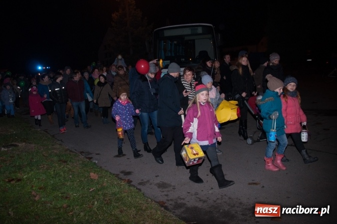 Zdjęcie w galerii na portalu naszraciborz.pl: Msza, kolorowy korowód i rodzinny festyn - huczne obchody św. Marcina w Kuźni Raciborskiej wiadomości z regionu