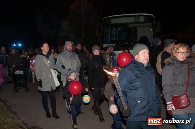 Zdjęcie w galerii na portalu naszraciborz.pl: Msza, kolorowy korowód i rodzinny festyn - huczne obchody św. Marcina w Kuźni Raciborskiej wiadomości z regionu