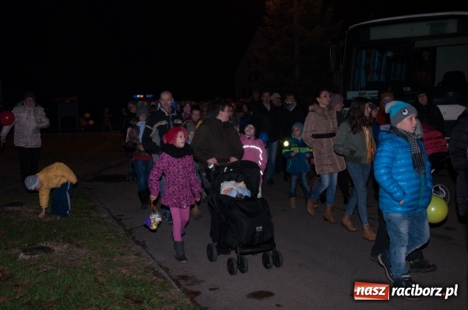 Zdjęcie w galerii na portalu naszraciborz.pl: Msza, kolorowy korowód i rodzinny festyn - huczne obchody św. Marcina w Kuźni Raciborskiej wiadomości z regionu