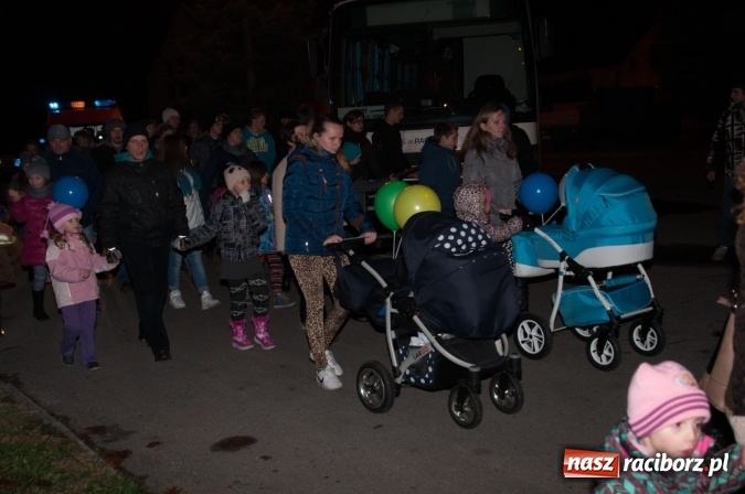 Zdjęcie w galerii na portalu naszraciborz.pl: Msza, kolorowy korowód i rodzinny festyn - huczne obchody św. Marcina w Kuźni Raciborskiej wiadomości z regionu