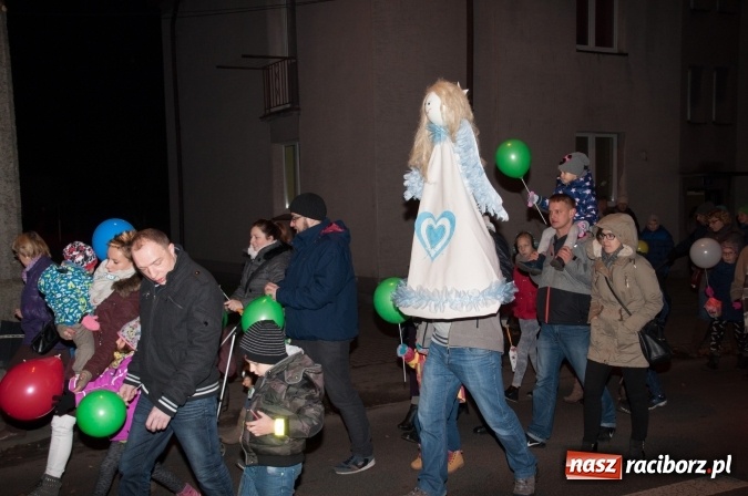 Zdjęcie w galerii na portalu naszraciborz.pl: Msza, kolorowy korowód i rodzinny festyn - huczne obchody św. Marcina w Kuźni Raciborskiej wiadomości z regionu