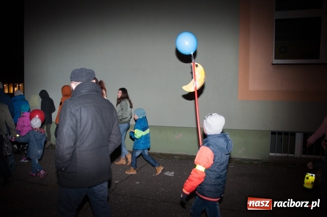 Zdjęcie w galerii na portalu naszraciborz.pl: Msza, kolorowy korowód i rodzinny festyn - huczne obchody św. Marcina w Kuźni Raciborskiej wiadomości z regionu