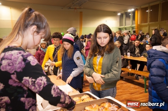 Zdjęcie w galerii na portalu naszraciborz.pl: Msza, kolorowy korowód i rodzinny festyn - huczne obchody św. Marcina w Kuźni Raciborskiej wiadomości z regionu