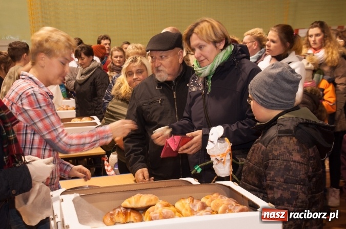 Zdjęcie w galerii na portalu naszraciborz.pl: Msza, kolorowy korowód i rodzinny festyn - huczne obchody św. Marcina w Kuźni Raciborskiej wiadomości z regionu