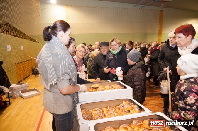 Zdjęcie w galerii na portalu naszraciborz.pl: Msza, kolorowy korowód i rodzinny festyn - huczne obchody św. Marcina w Kuźni Raciborskiej wiadomości z regionu
