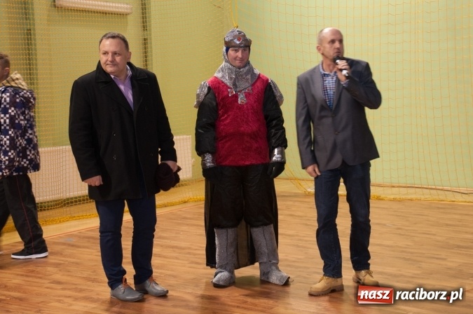 Zdjęcie w galerii na portalu naszraciborz.pl: Msza, kolorowy korowód i rodzinny festyn - huczne obchody św. Marcina w Kuźni Raciborskiej wiadomości z regionu