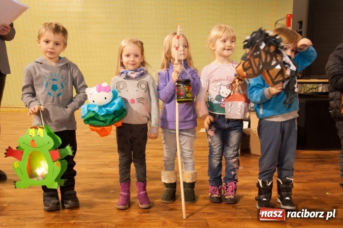 Zdjęcie w galerii na portalu naszraciborz.pl: Msza, kolorowy korowód i rodzinny festyn - huczne obchody św. Marcina w Kuźni Raciborskiej wiadomości z regionu