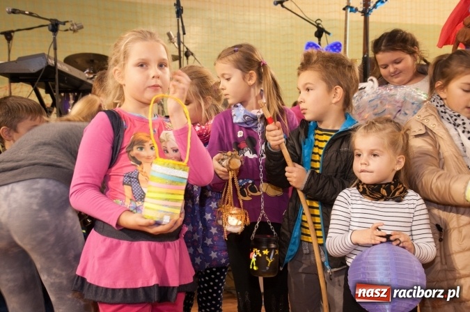 Zdjęcie w galerii na portalu naszraciborz.pl: Msza, kolorowy korowód i rodzinny festyn - huczne obchody św. Marcina w Kuźni Raciborskiej wiadomości z regionu