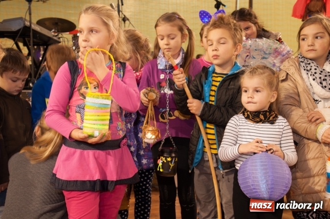Zdjęcie w galerii na portalu naszraciborz.pl: Msza, kolorowy korowód i rodzinny festyn - huczne obchody św. Marcina w Kuźni Raciborskiej wiadomości z regionu
