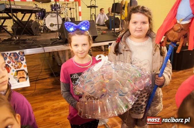 Zdjęcie w galerii na portalu naszraciborz.pl: Msza, kolorowy korowód i rodzinny festyn - huczne obchody św. Marcina w Kuźni Raciborskiej wiadomości z regionu