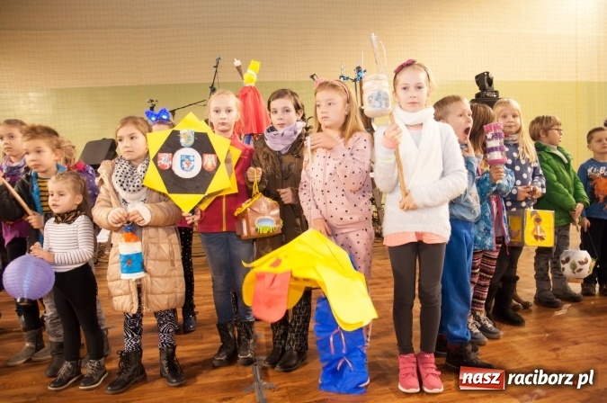 Zdjęcie w galerii na portalu naszraciborz.pl: Msza, kolorowy korowód i rodzinny festyn - huczne obchody św. Marcina w Kuźni Raciborskiej wiadomości z regionu