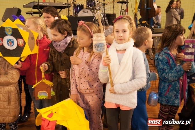 Zdjęcie w galerii na portalu naszraciborz.pl: Msza, kolorowy korowód i rodzinny festyn - huczne obchody św. Marcina w Kuźni Raciborskiej wiadomości z regionu