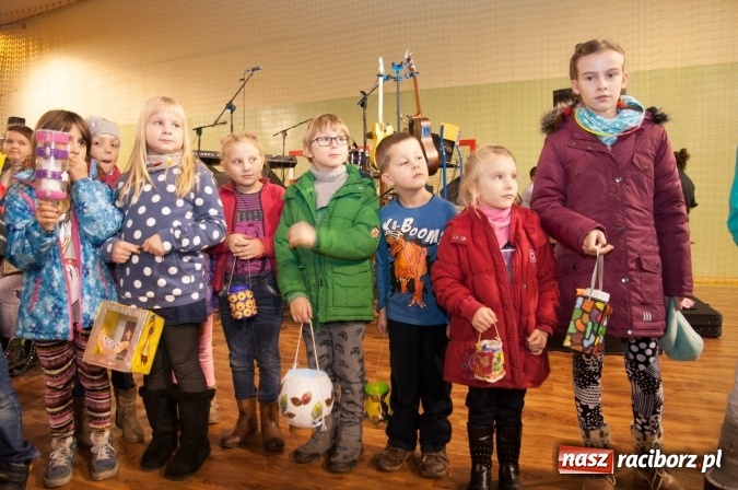 Zdjęcie w galerii na portalu naszraciborz.pl: Msza, kolorowy korowód i rodzinny festyn - huczne obchody św. Marcina w Kuźni Raciborskiej wiadomości z regionu