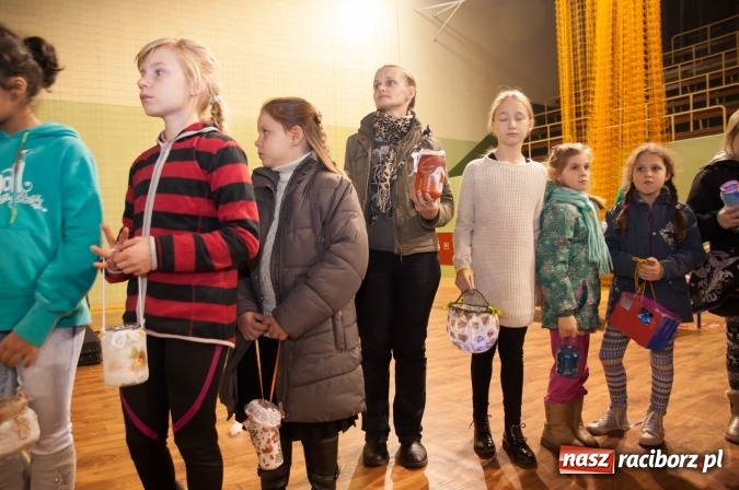 Zdjęcie w galerii na portalu naszraciborz.pl: Msza, kolorowy korowód i rodzinny festyn - huczne obchody św. Marcina w Kuźni Raciborskiej wiadomości z regionu